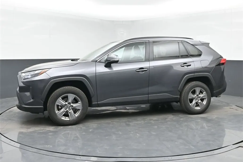 2024 Toyota RAV4 XLE photo 1