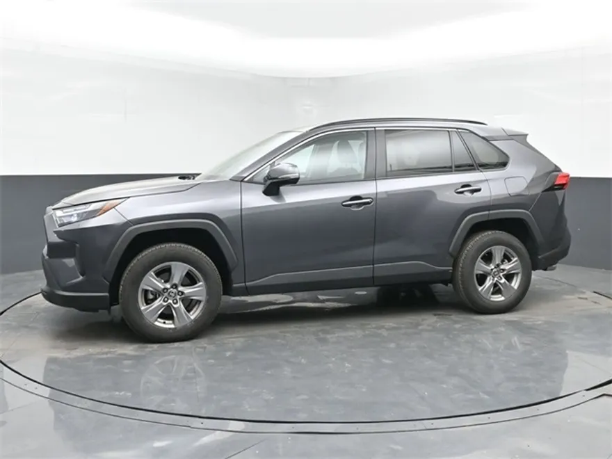 2024 Toyota RAV4 XLE photo 1