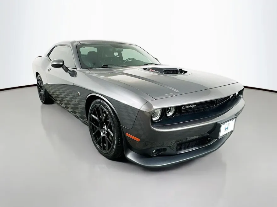 2016 Dodge Challenger R/T Scat Pack photo 3