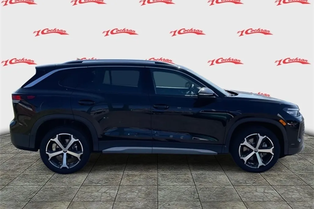 2025 Volkswagen Tiguan SE photo 1