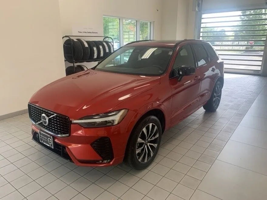 2023 Volvo XC60 B5 Plus photo 1