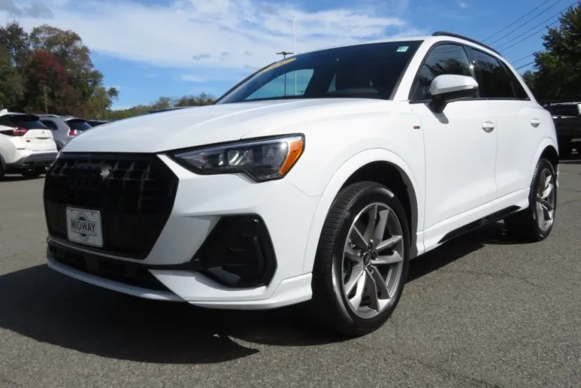 2022 Audi Q3 45 TFSI S line Premium photo 1