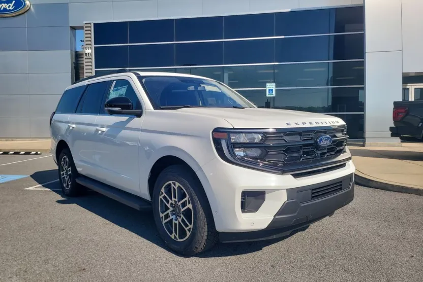 2025 Ford Expedition photo 1