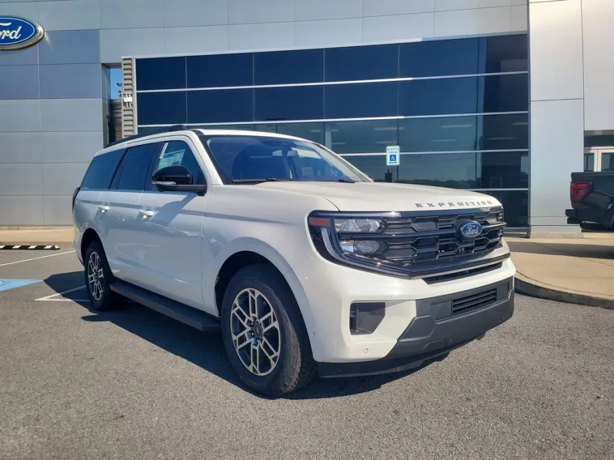 2025 Ford Expedition photo 1