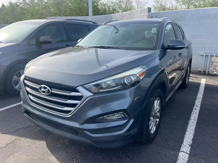 2017 Hyundai Tucson SE Plus photo 1