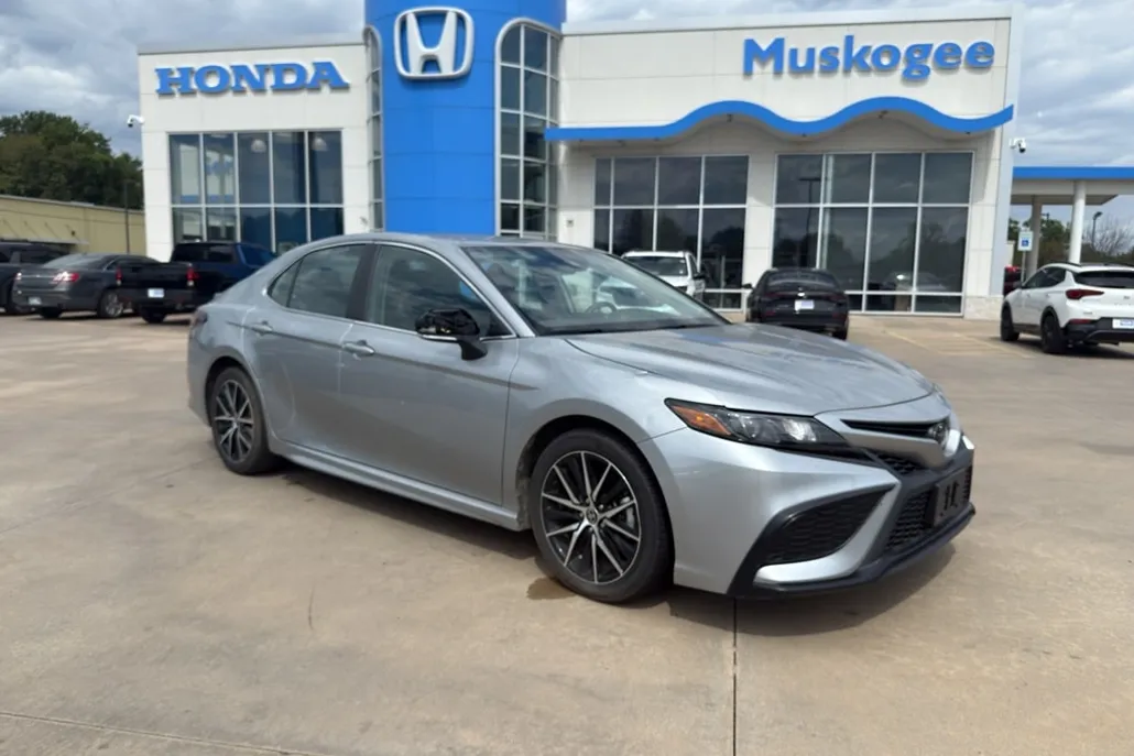 2023 Toyota Camry SE photo 1