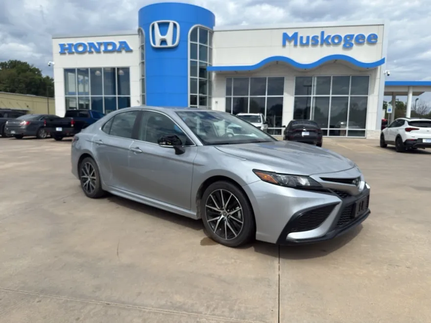 2023 Toyota Camry SE photo 1