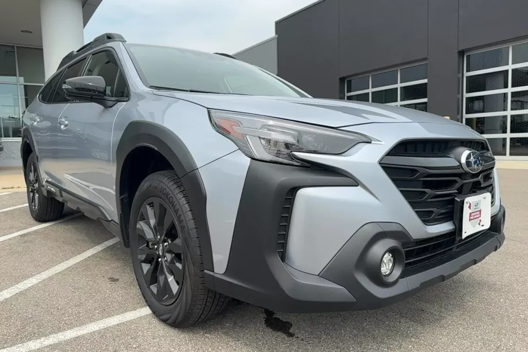 2023 Subaru Outback Onyx Edition photo 1