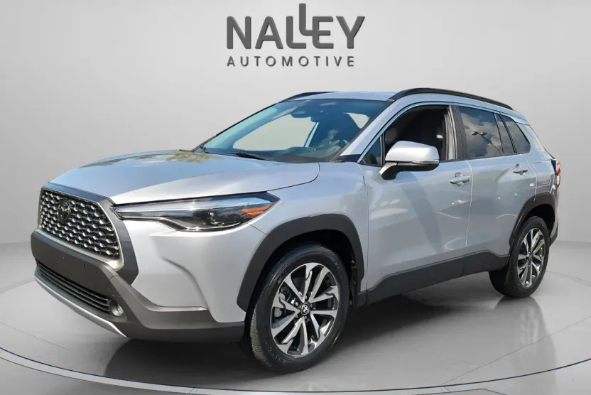 2023 Toyota Corolla Cross XLE photo 1