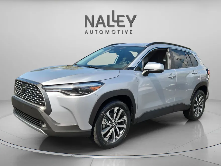 2023 Toyota Corolla Cross XLE photo 1