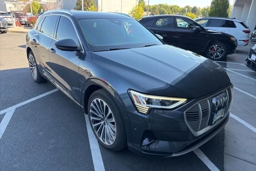 2019 Audi e-tron Prestige photo 1