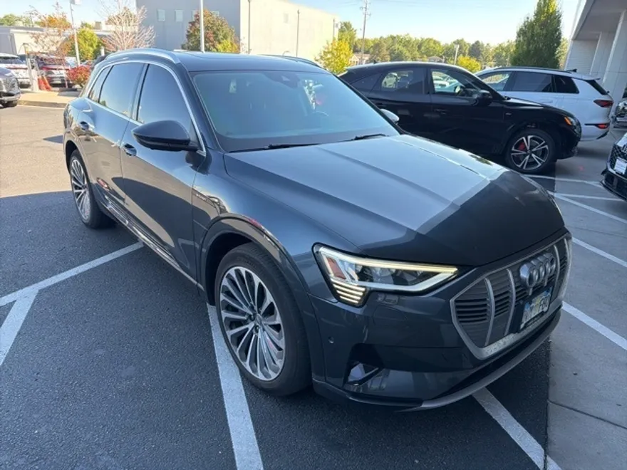 2019 Audi e-tron Prestige photo 1