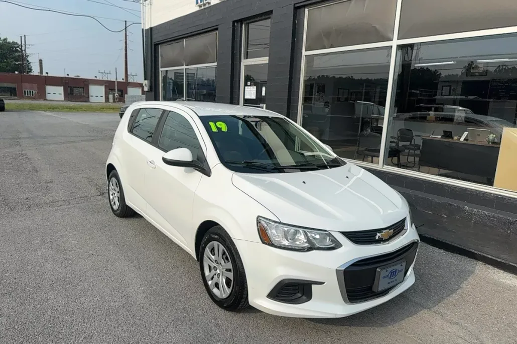 2019 Chevrolet Sonic LT photo 1