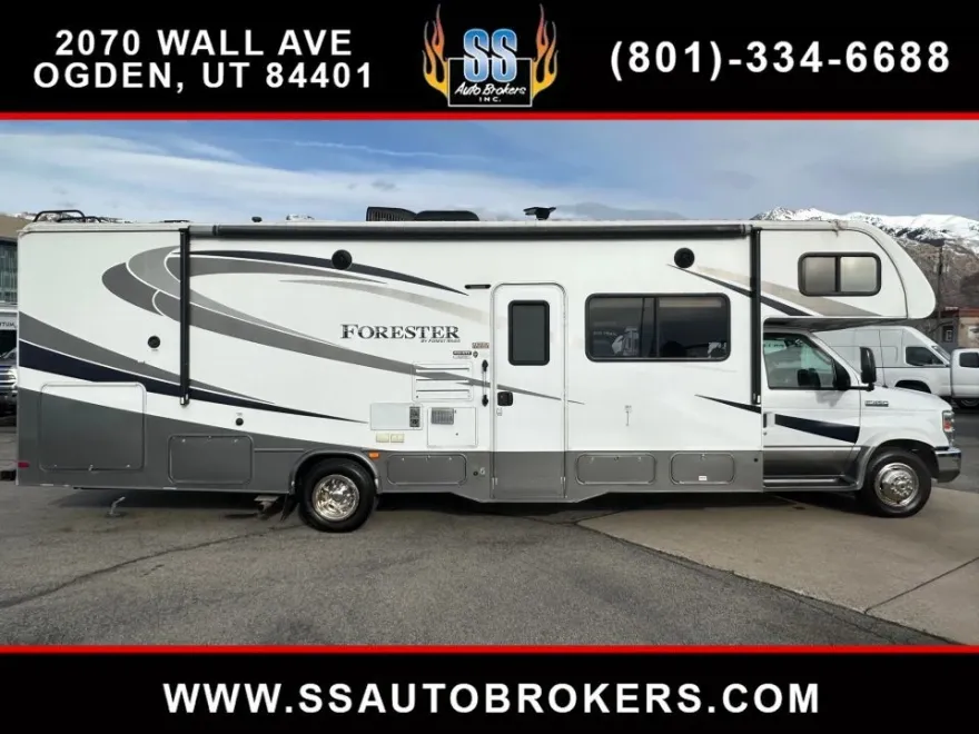 2016 Ford E-450 photo 1