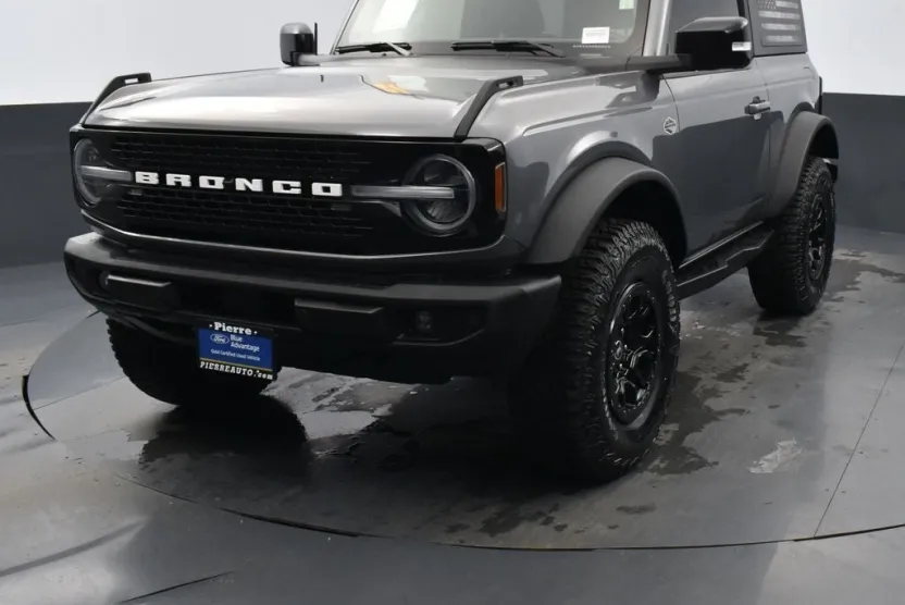 2021 Ford Bronco Base photo 1