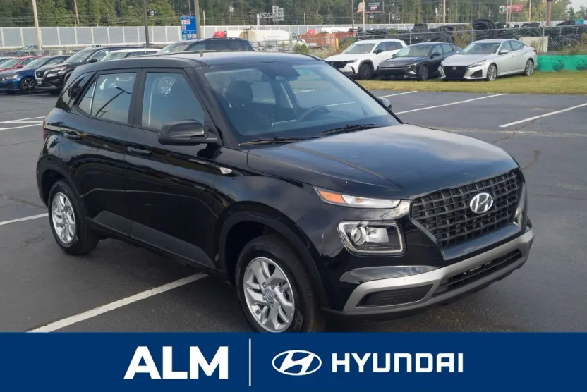 2025 Hyundai Venue SE photo 1