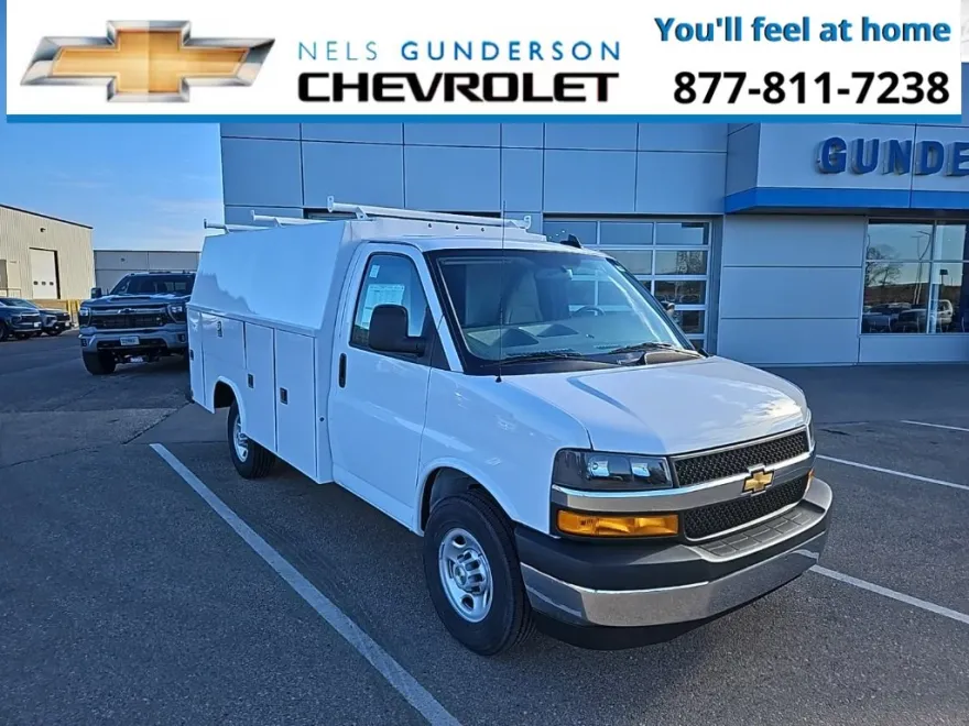 2025 Chevrolet Express Cutaway 3500 photo 1
