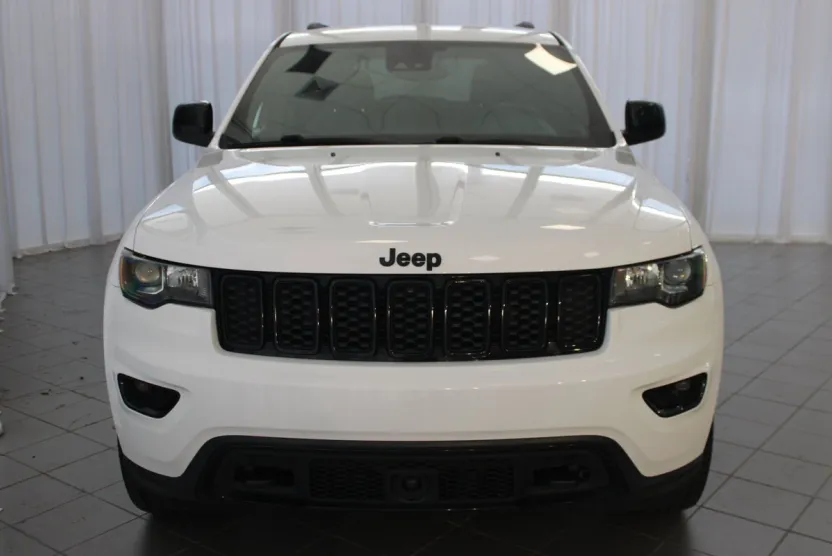 2020 Jeep Grand Cherokee Laredo photo 1