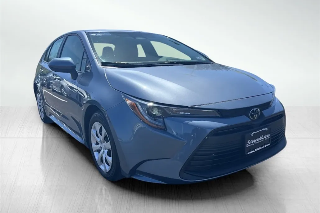 2024 Toyota Corolla LE photo 1