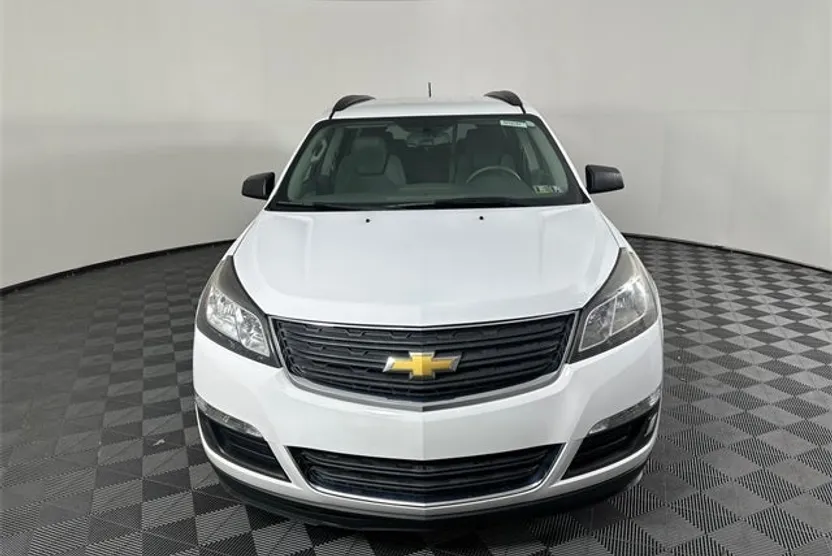 2017 Chevrolet Traverse LS photo 1