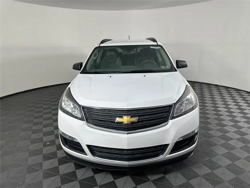 2017 Chevrolet Traverse LS photo 1