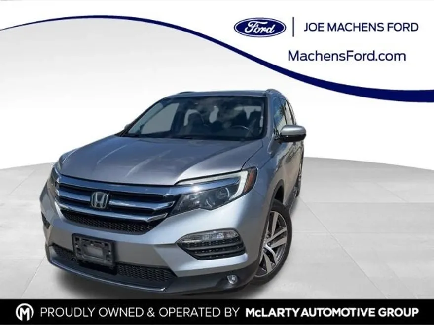 2017 Honda Pilot Touring photo 1