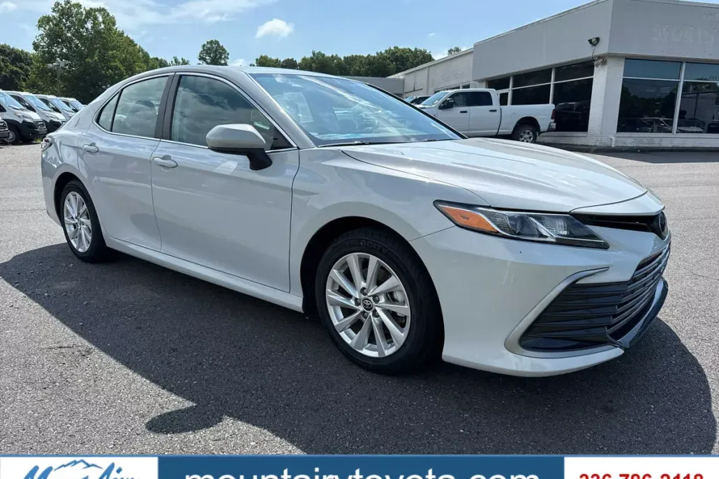 2024 Toyota Camry LE photo 1