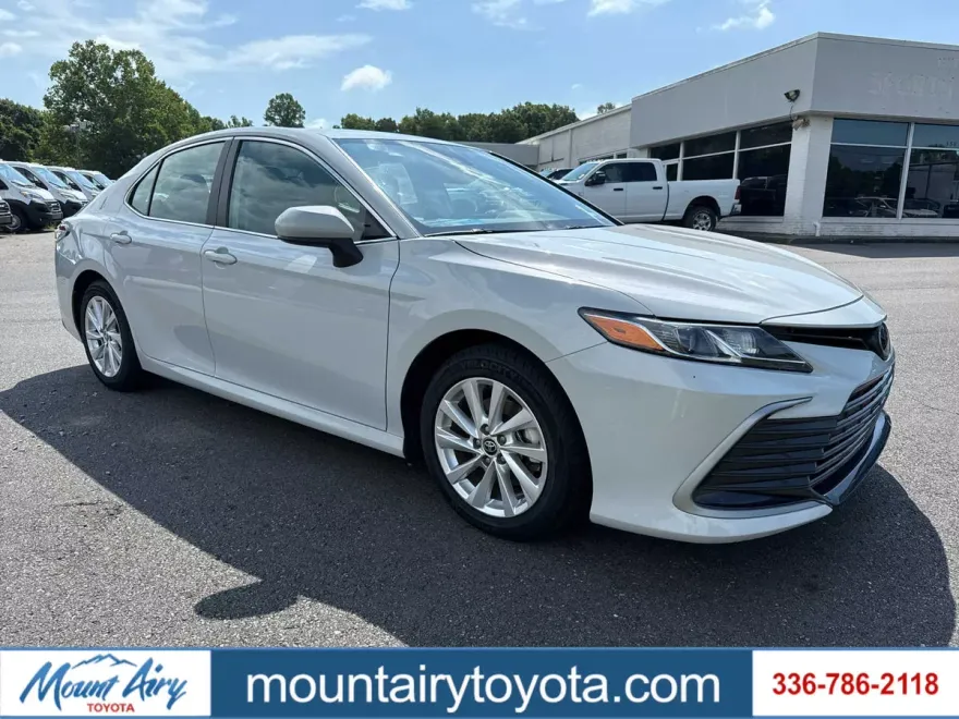2024 Toyota Camry LE photo 1
