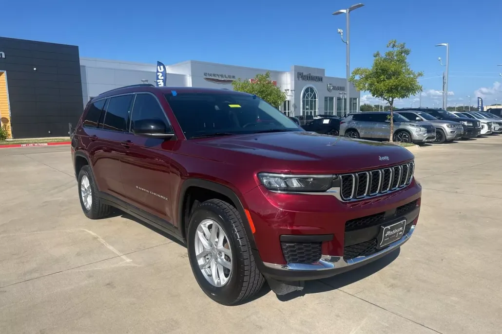 2021 Jeep Grand Cherokee Laredo photo 1