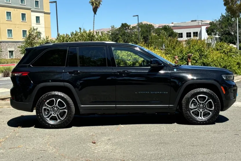 2023 Jeep Grand Cherokee Trailhawk 4xe photo 1