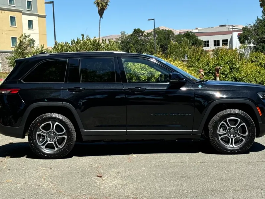 2023 Jeep Grand Cherokee Trailhawk 4xe photo 1