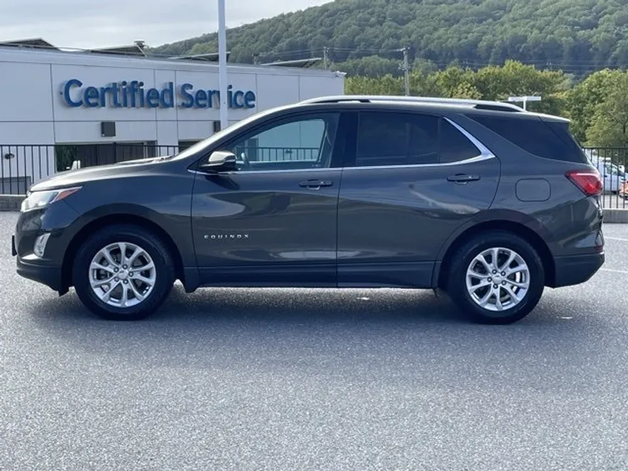 2018 Chevrolet Equinox LT photo 1