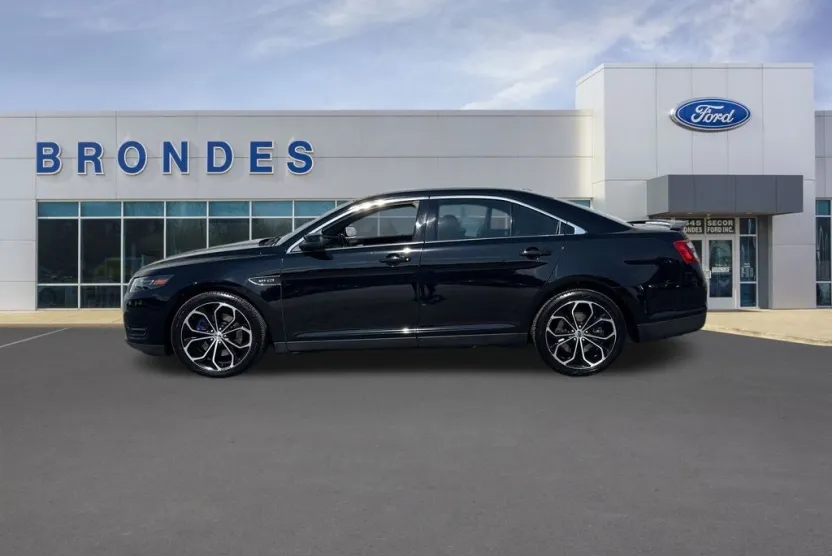 2016 Ford Taurus SHO photo 1