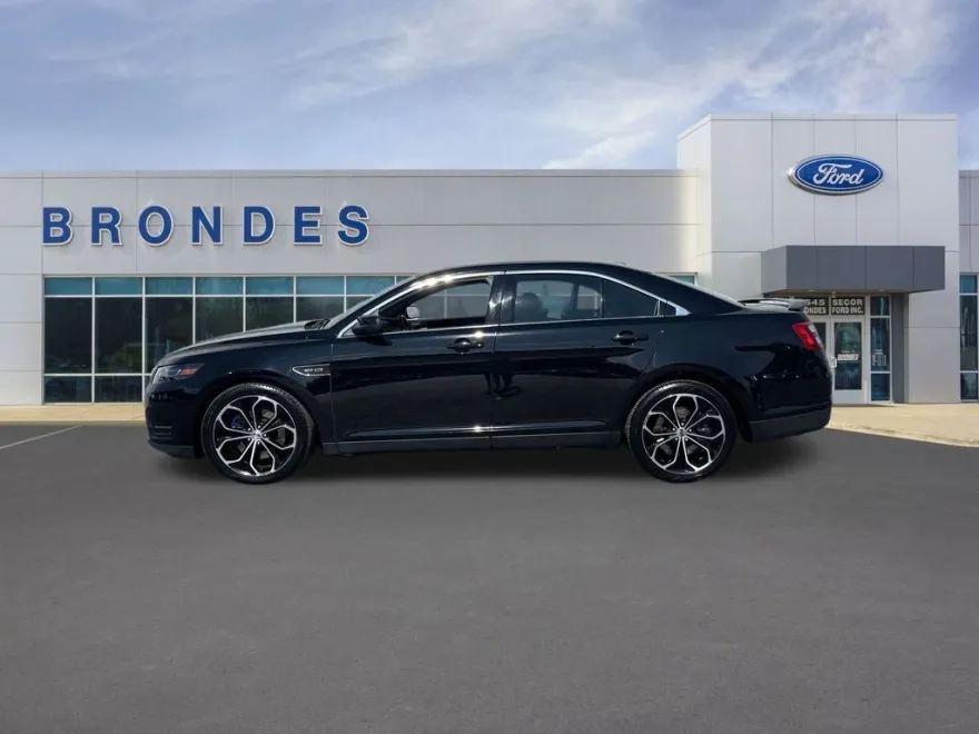 2016 Ford Taurus SHO photo 1