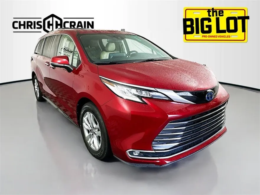 2022 Toyota Sienna Limited photo 1