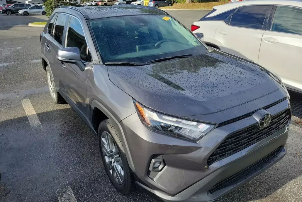 2023 Toyota RAV4 XLE Premium photo 1