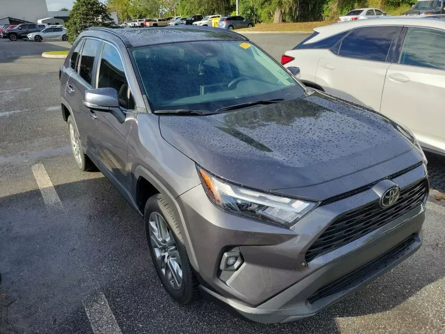 2023 Toyota RAV4 XLE Premium photo 1