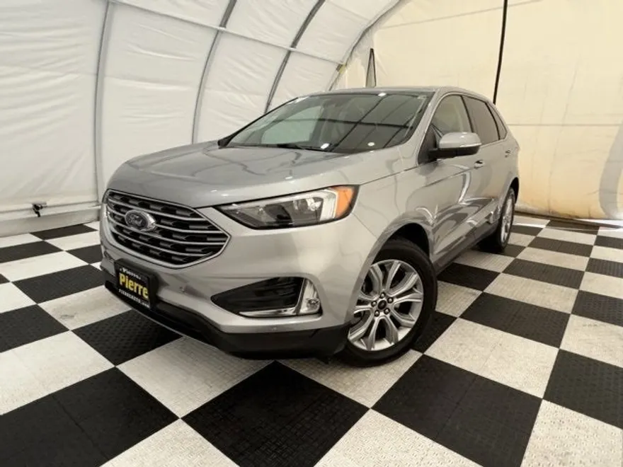 2024 Ford Edge Titanium photo 1