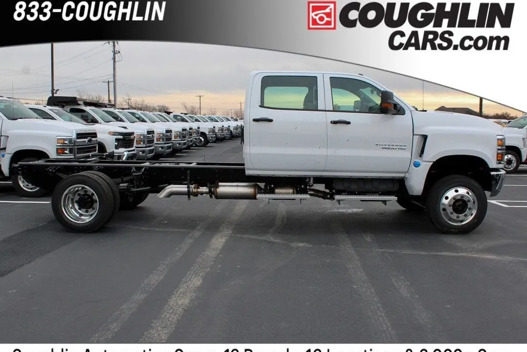 2024 Chevrolet Silverado 5500HD Work Truck photo 1