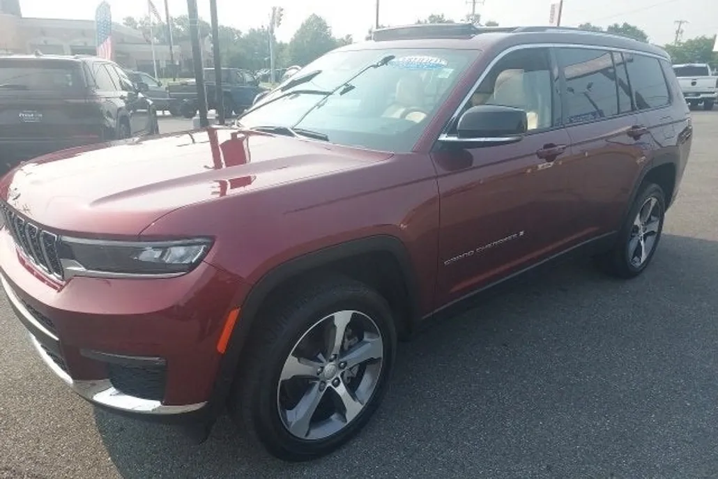 2023 Jeep Grand Cherokee Limited photo 1