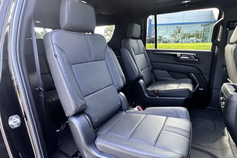 2025 Chevrolet Suburban RST photo 1