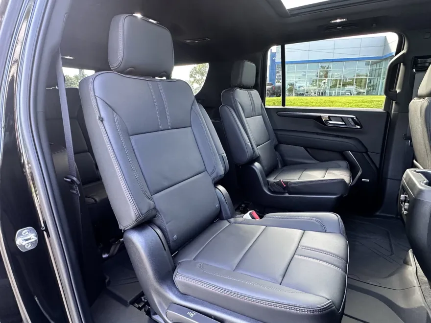 2025 Chevrolet Suburban RST photo 1
