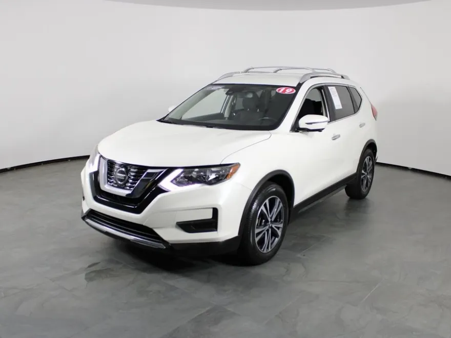 2019 Nissan Rogue SV photo 1