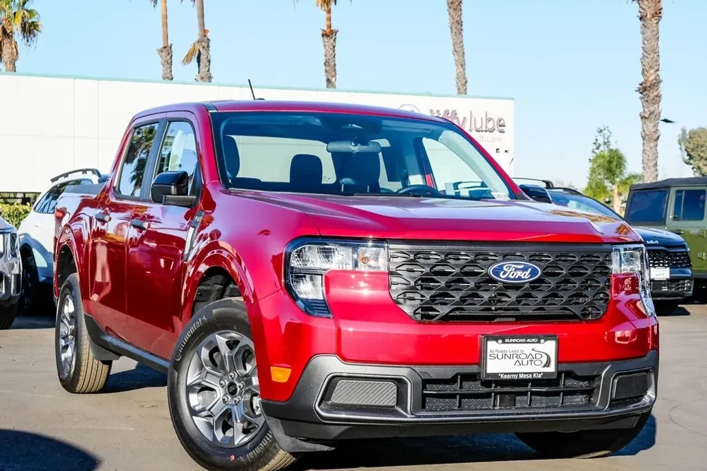 2025 Ford Maverick XLT photo 1