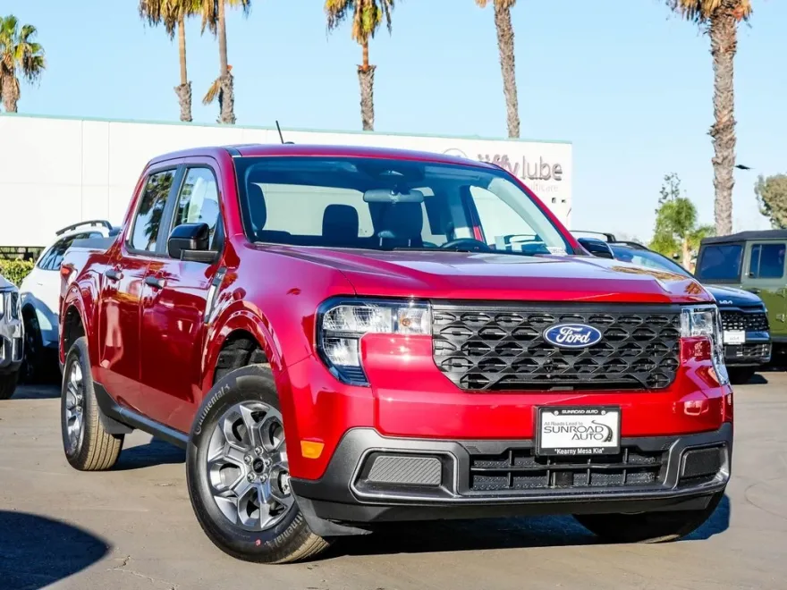 2025 Ford Maverick XLT photo 1