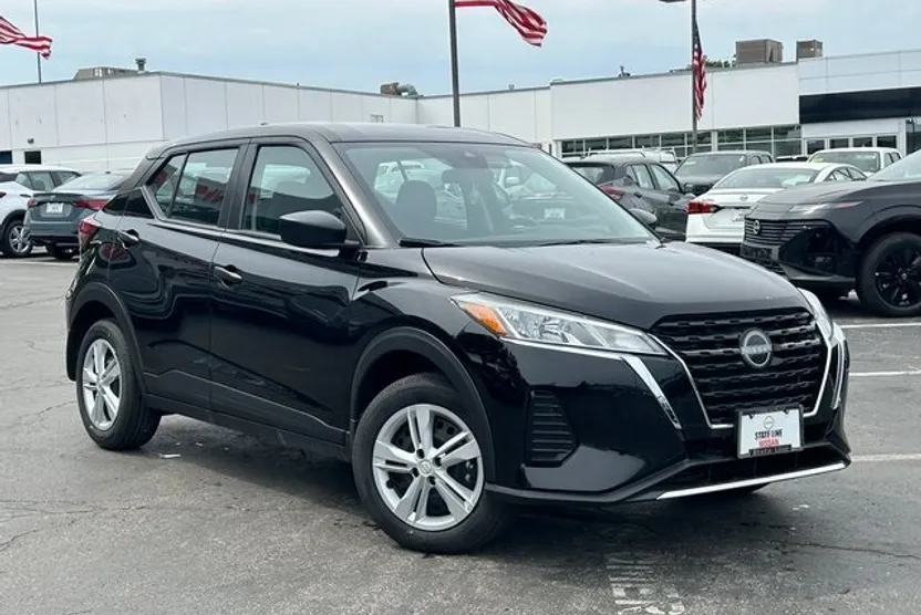 2024 Nissan Kicks S photo 1