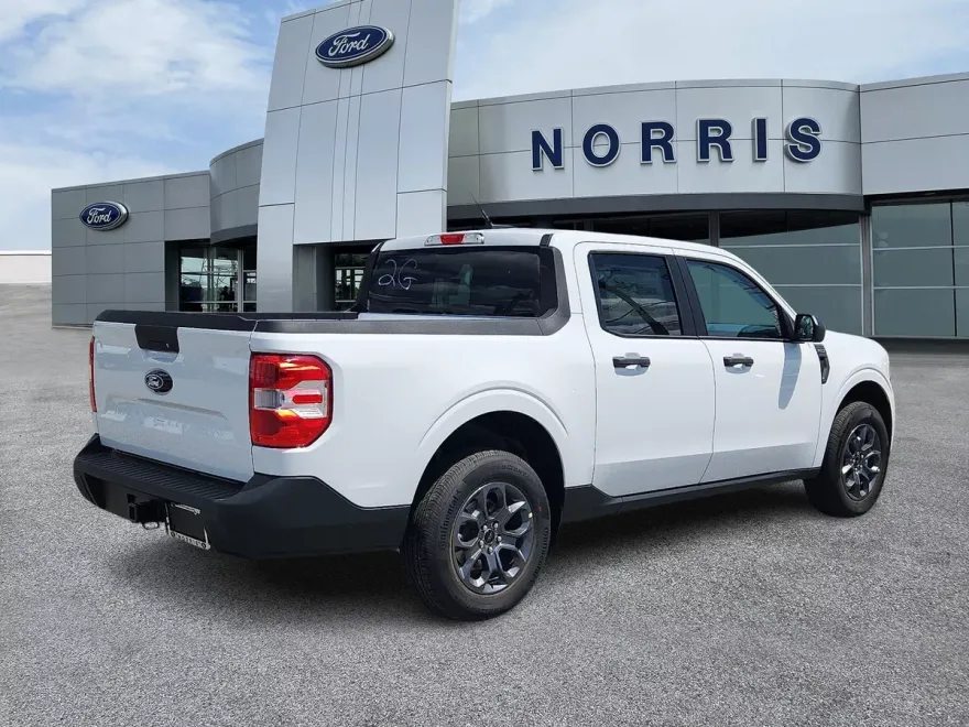 2025 Ford Maverick XLT photo 1