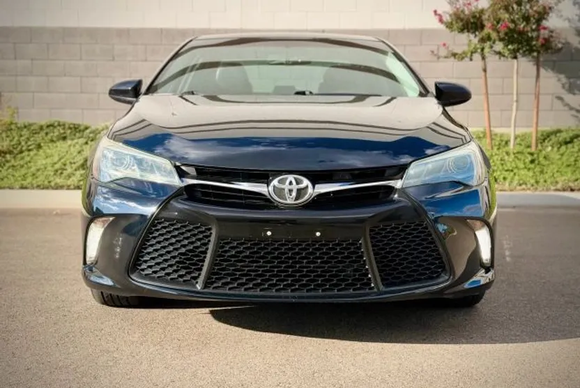 2016 Toyota Camry XSE photo 1