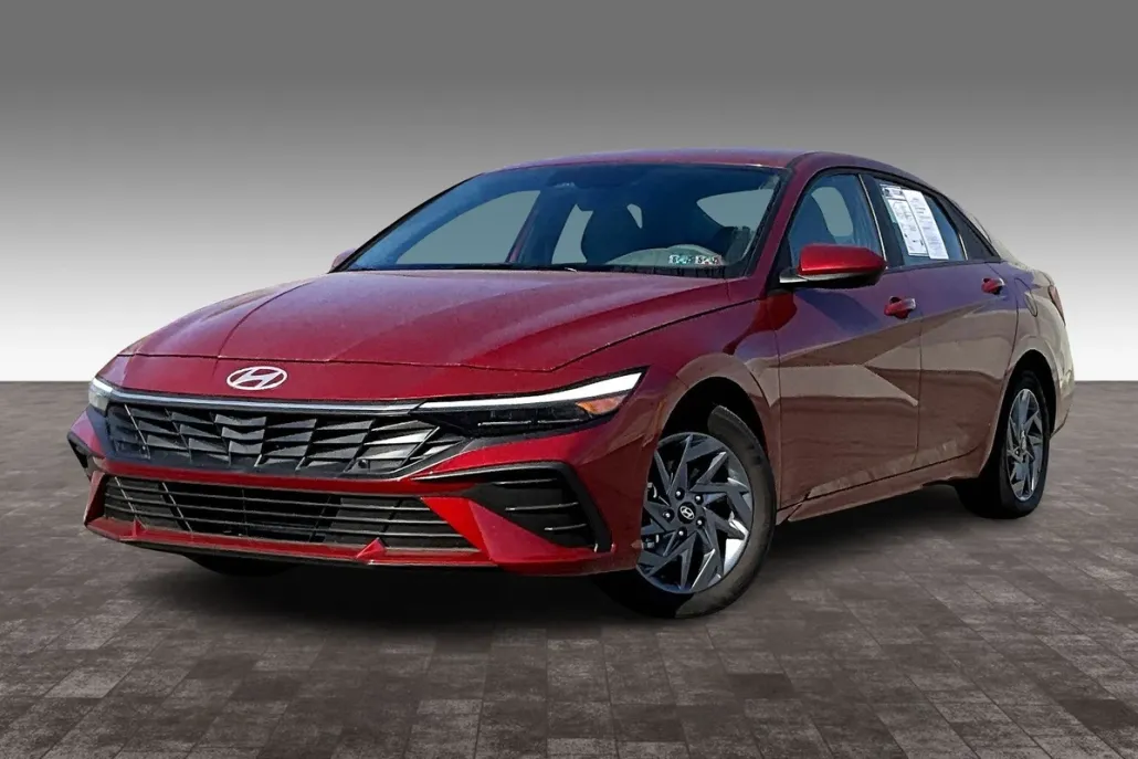 2024 Hyundai Elantra SEL photo 1