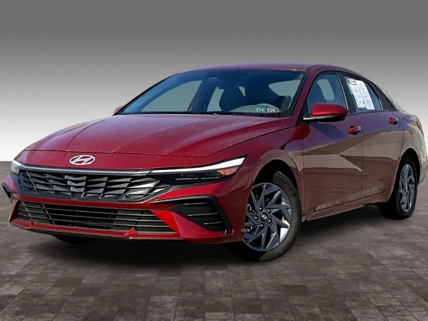 2024 Hyundai Elantra SEL photo 1